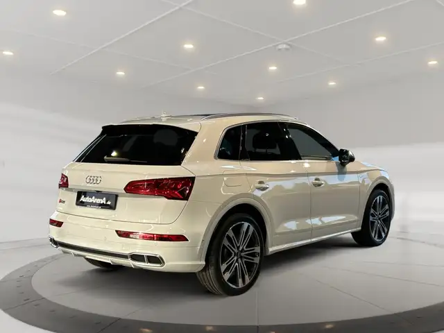 Audi SQ5 view 4