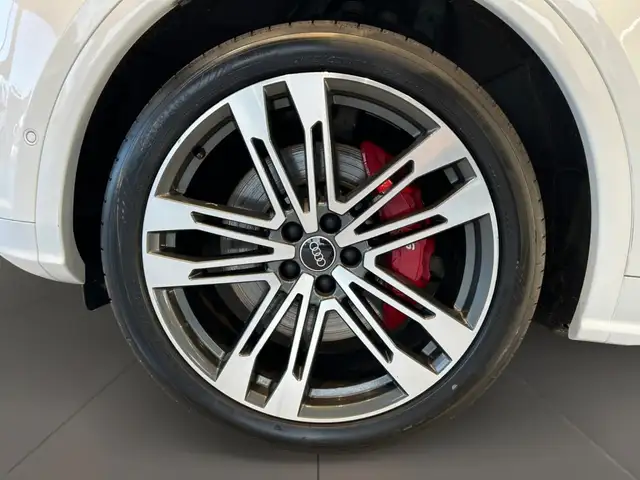 Audi SQ5 view 8