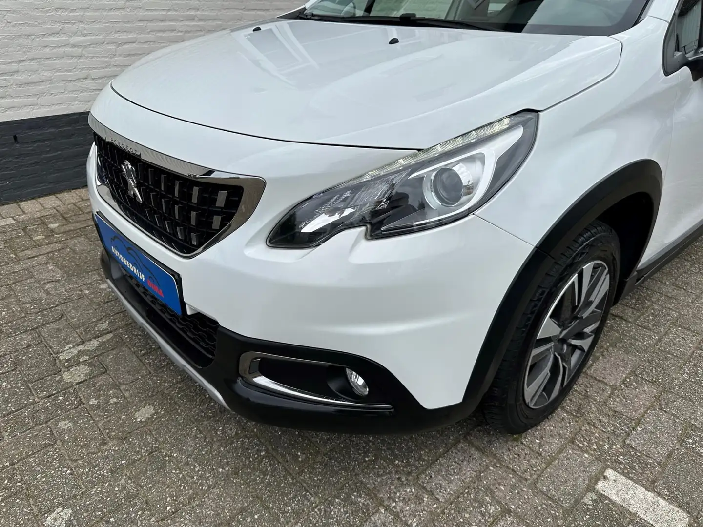 Peugeot 2008 1.2 PureTech 130 Pk Allure/ Navi/ ECC/ Cruise Cont Wit - 2