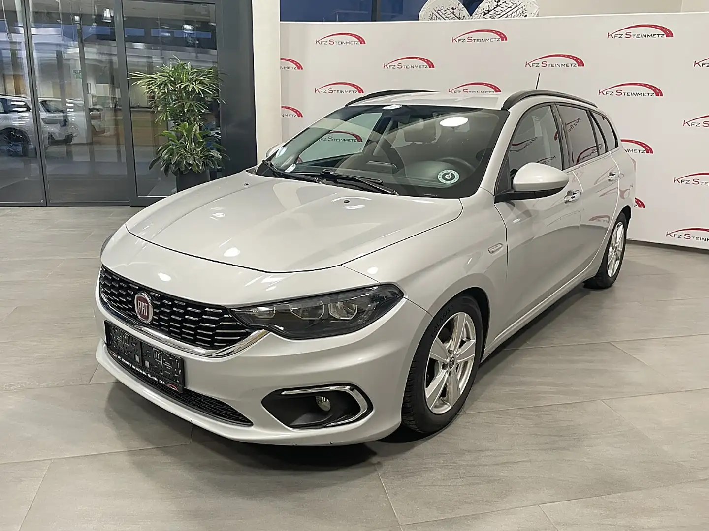 Fiat Tipo 1,6 MultiJet II 120 Start&Stop Lounge Silber - 1