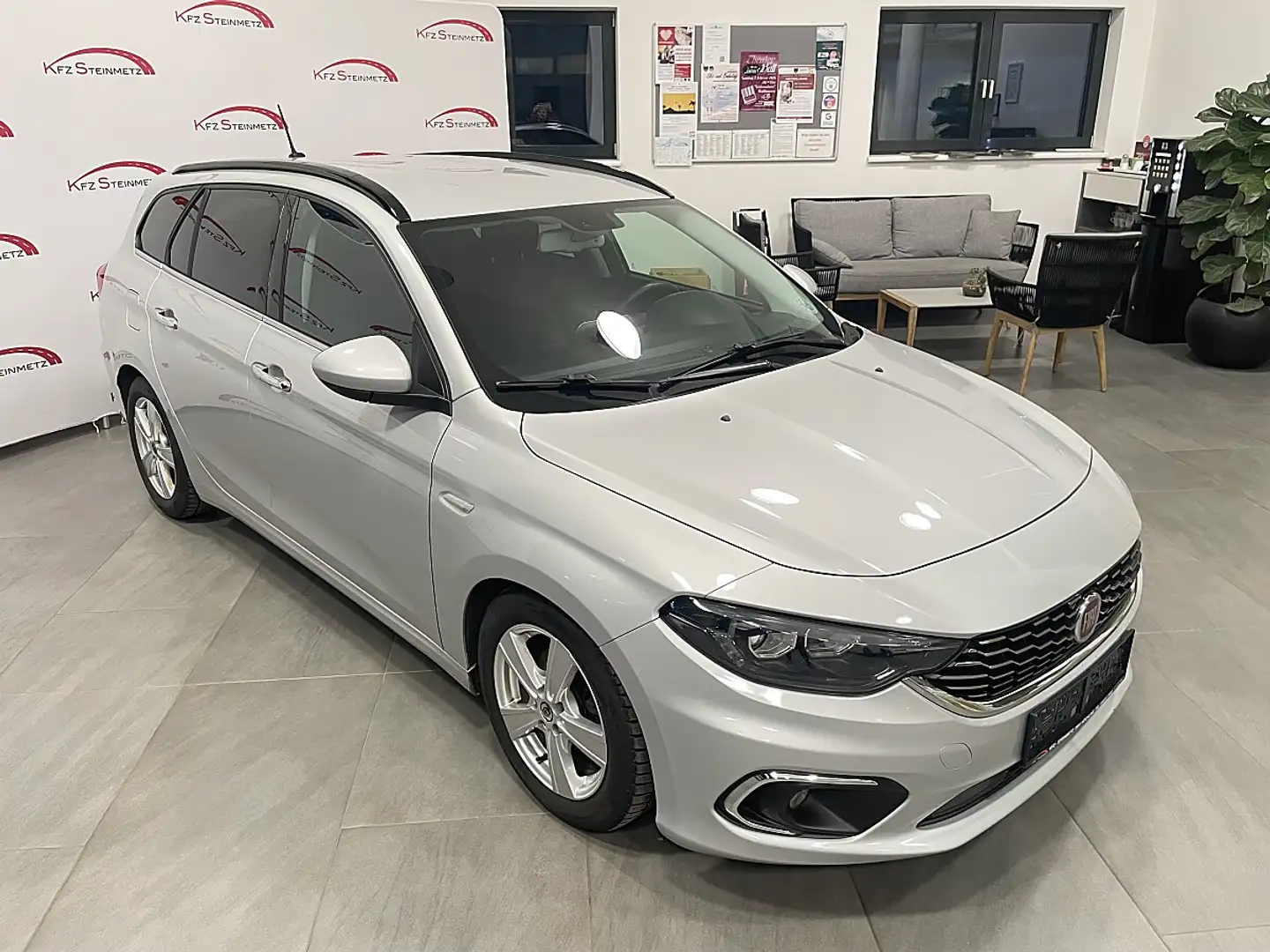 Fiat Tipo 1,6 MultiJet II 120 Start&Stop Lounge Silber - 2
