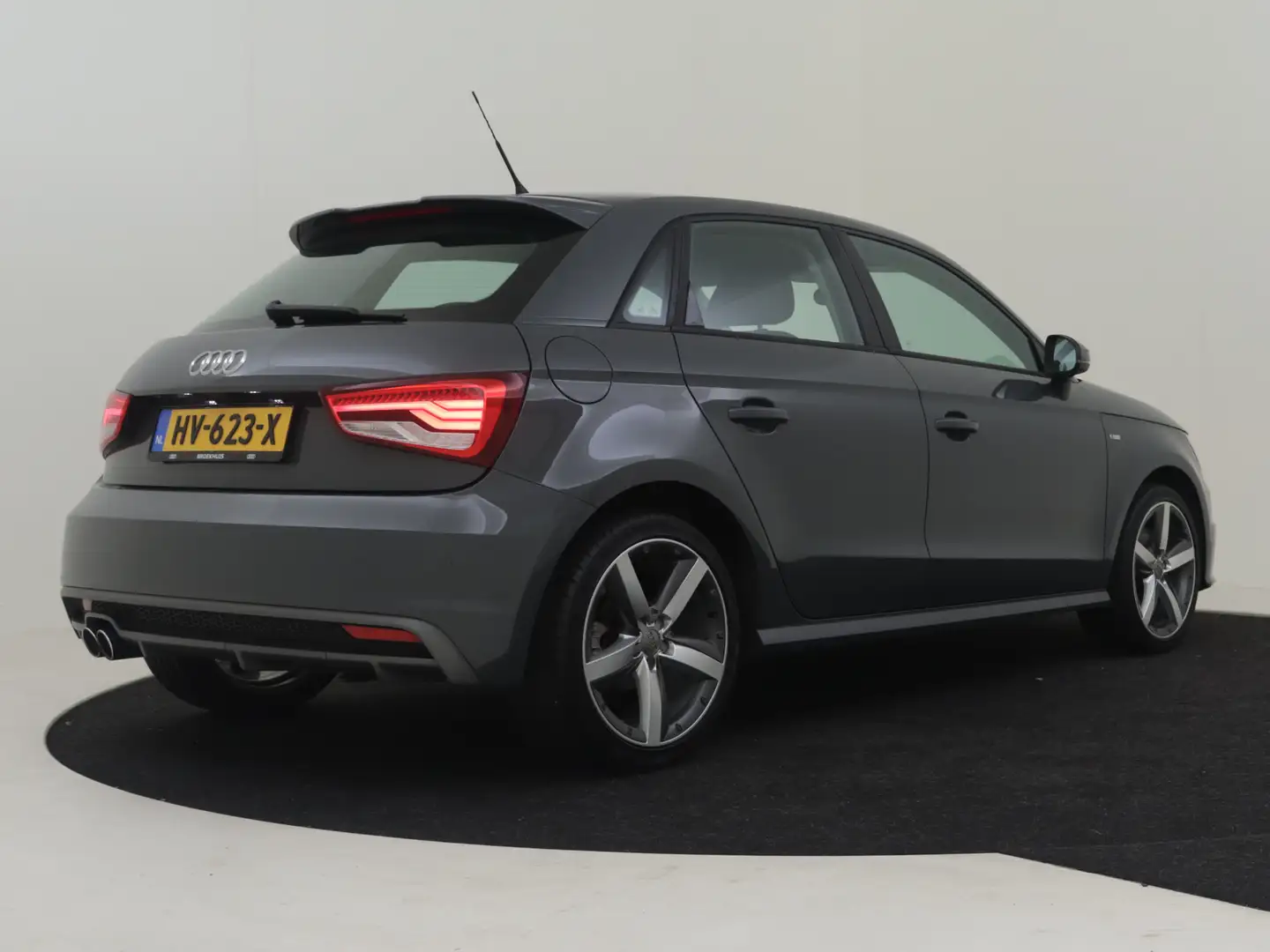 Audi A1 Sportback 1.4 TFSI Adrenalin 125pk AUTOMAAT | S-Li Grijs - 2
