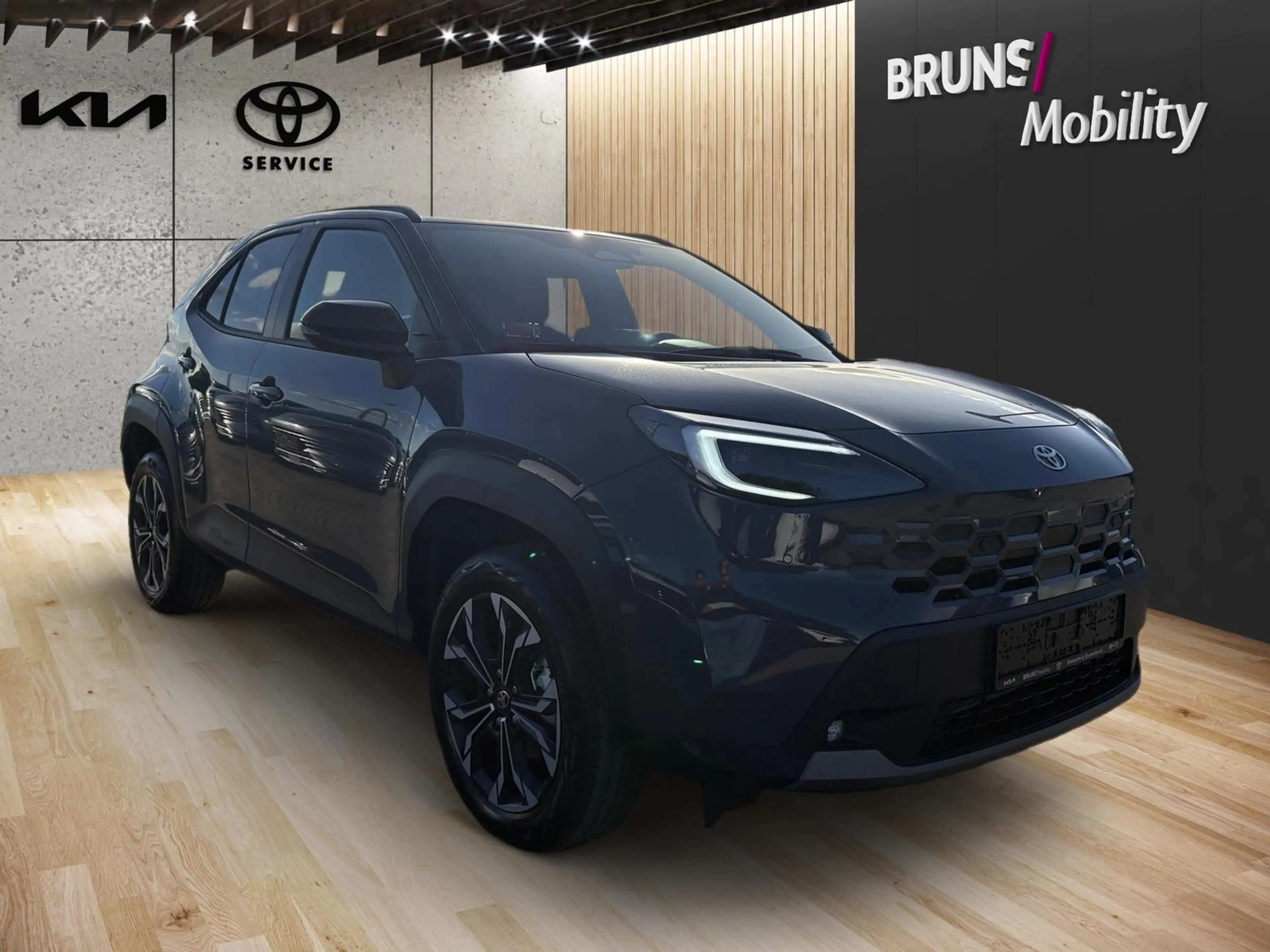 Toyota Yaris Cross 1.5 Hybrid Teamplayer TWW SHZ LHZ PDC — photo 3