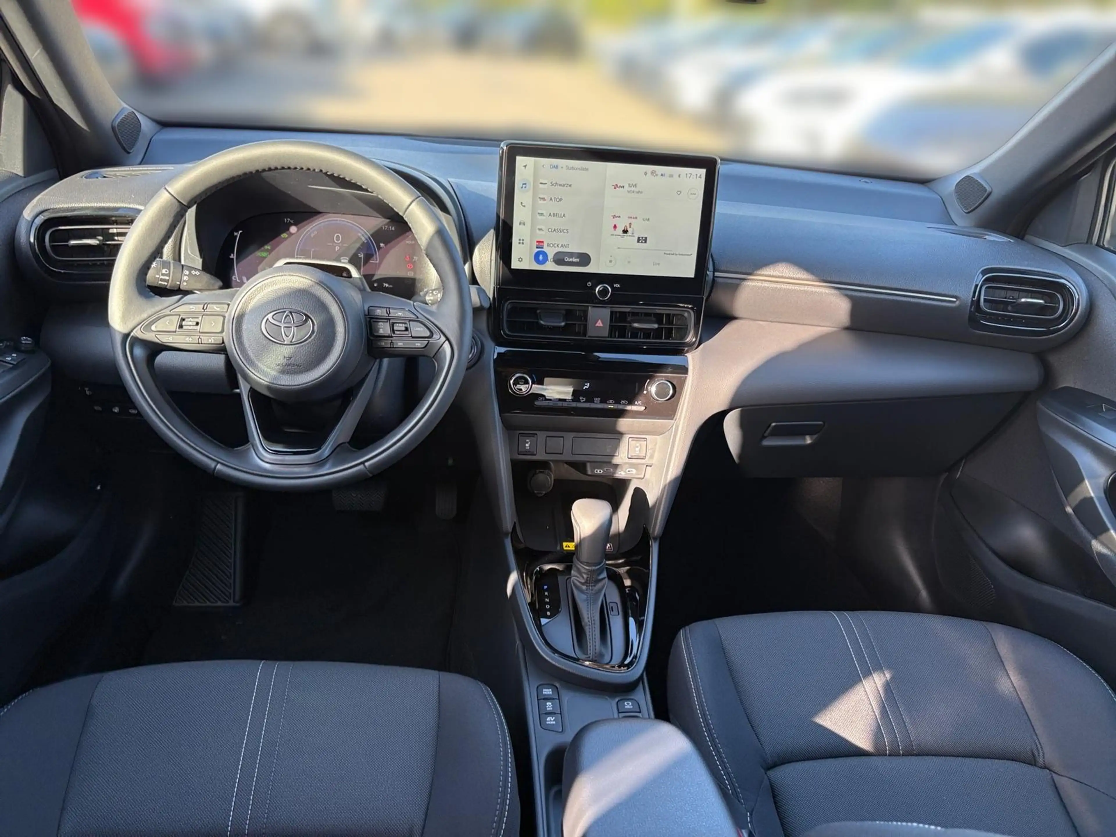 Toyota Yaris Cross 1.5 Hybrid Teamplayer TWW SHZ LHZ PDC — photo 11