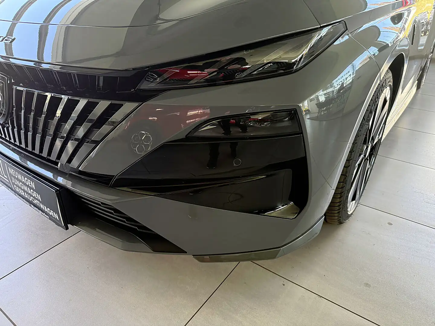 Peugeot 308 SW Hybrid 145 e-DSC6 GT Exclusive Vollaustattung Grau - 2
