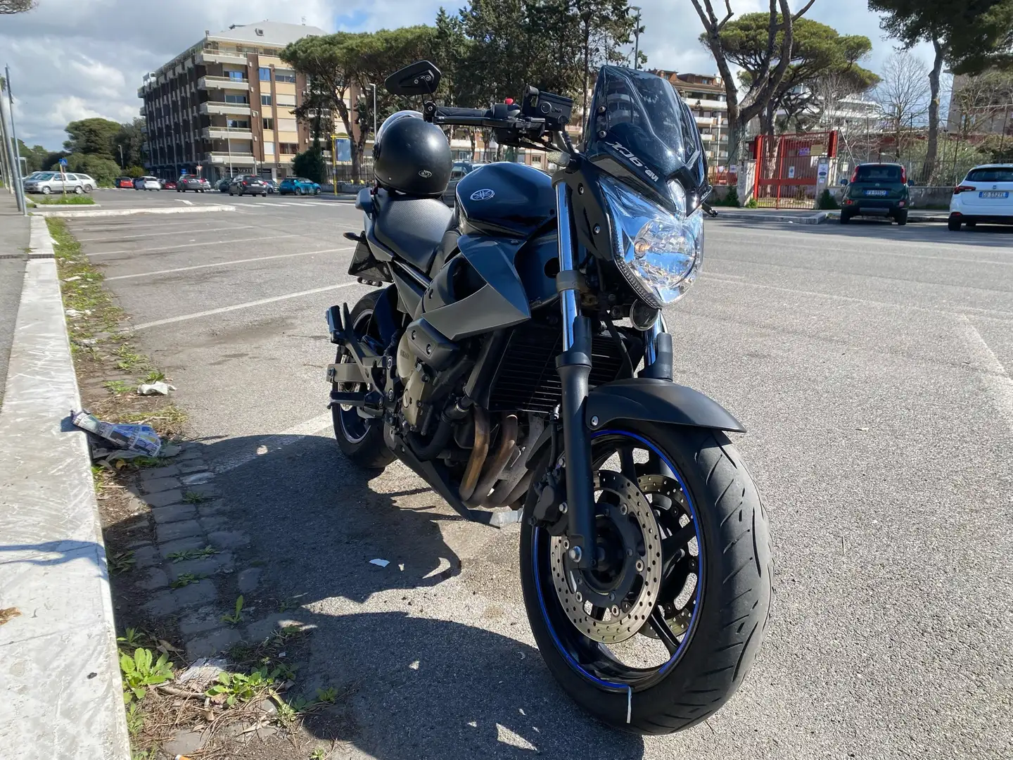 Yamaha XJ 6 Negro - 2