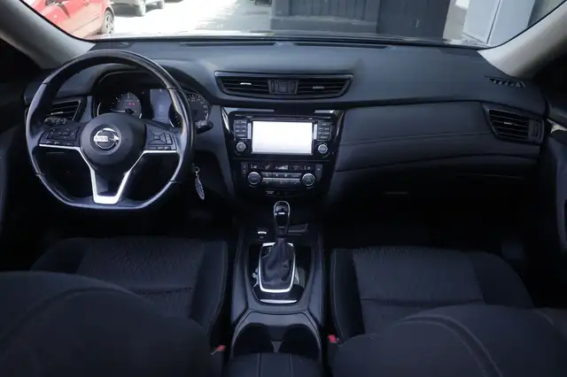 Nissan X-Trail view 2