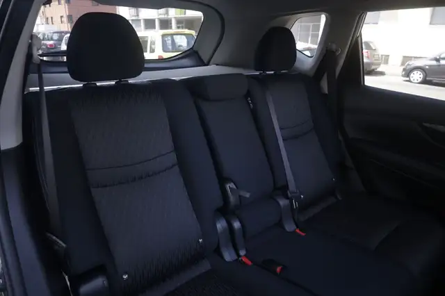 Nissan X-Trail view 14