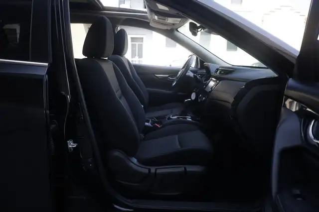 Nissan X-Trail view 12