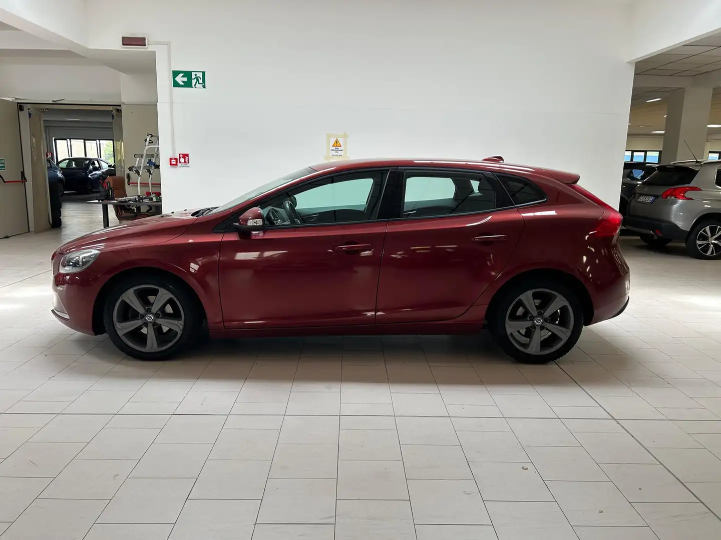Volvo V40 V40 1.6 d2 Kinetic Roşu - 2