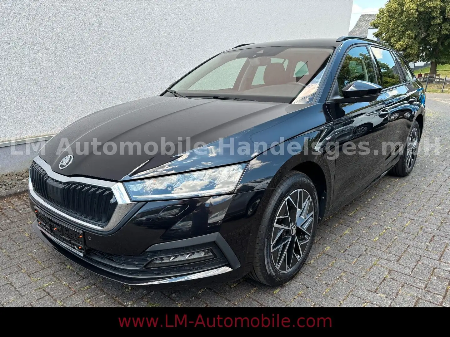Skoda Octavia Combi Clever*LED*Carplay*DSG* Noir - 1