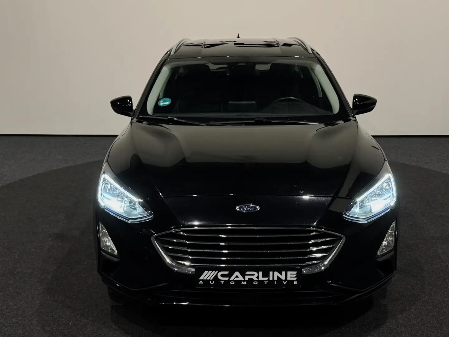 Ford Focus Wagon 1.0 EcoBoost Titanium X AUTOMAAT VIRTUAL ASS Zwart - 2