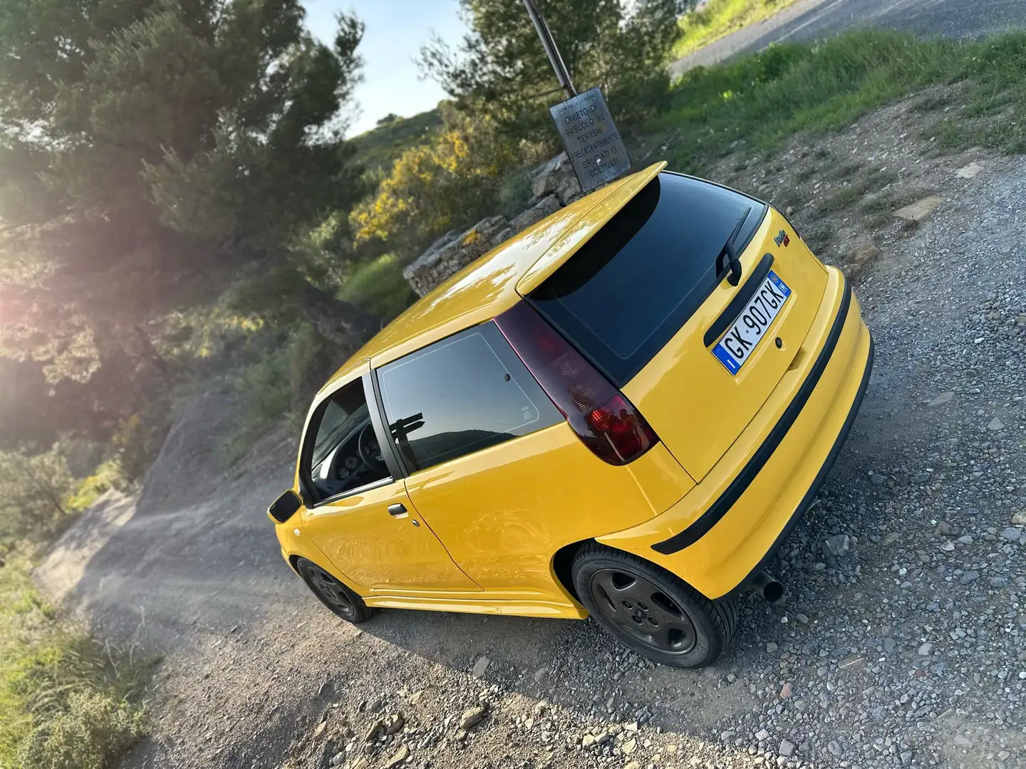 Fiat Punto 3p 1.4 GT Jaune - 2