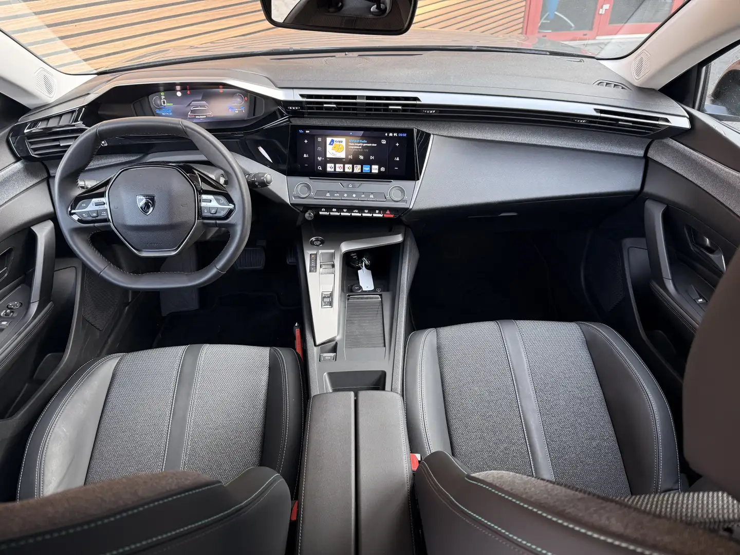 Peugeot 308 e-308 SW Allure EV 54 kWh Trekhaak / Camera / Navi Grau - 2