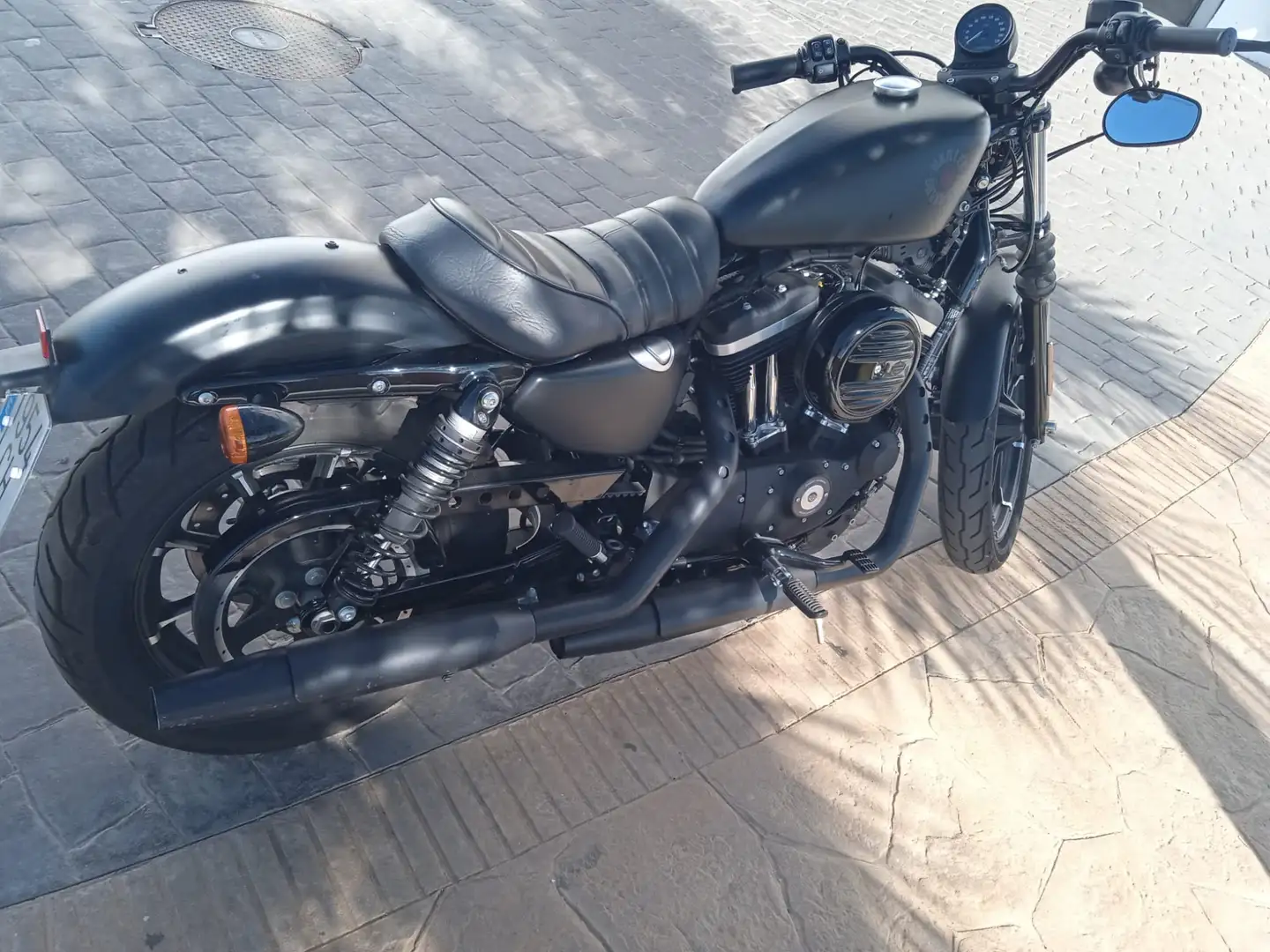 Harley-Davidson Sportster 883 Negro - 2
