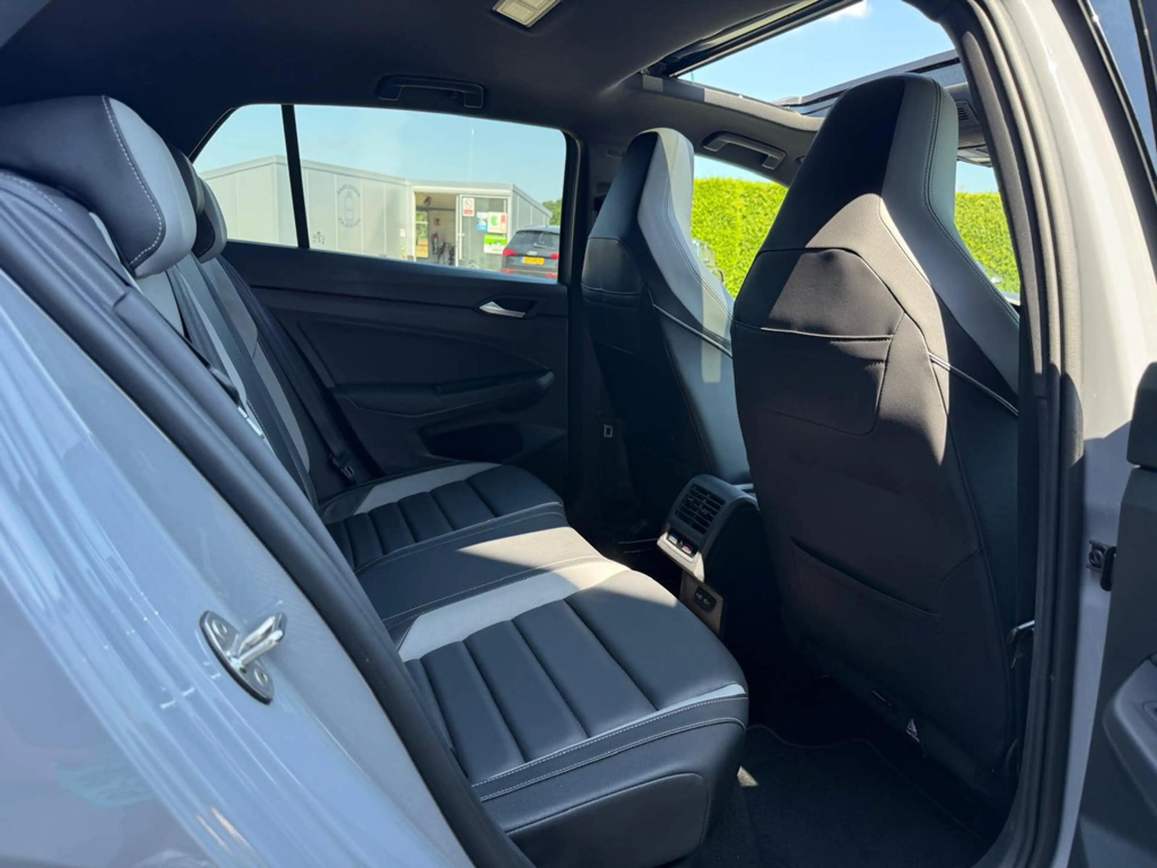 Volkswagen Golf GTE 1.4 eHybrid 245PK Navi | Camera | Panorama | Vienn — photo 16