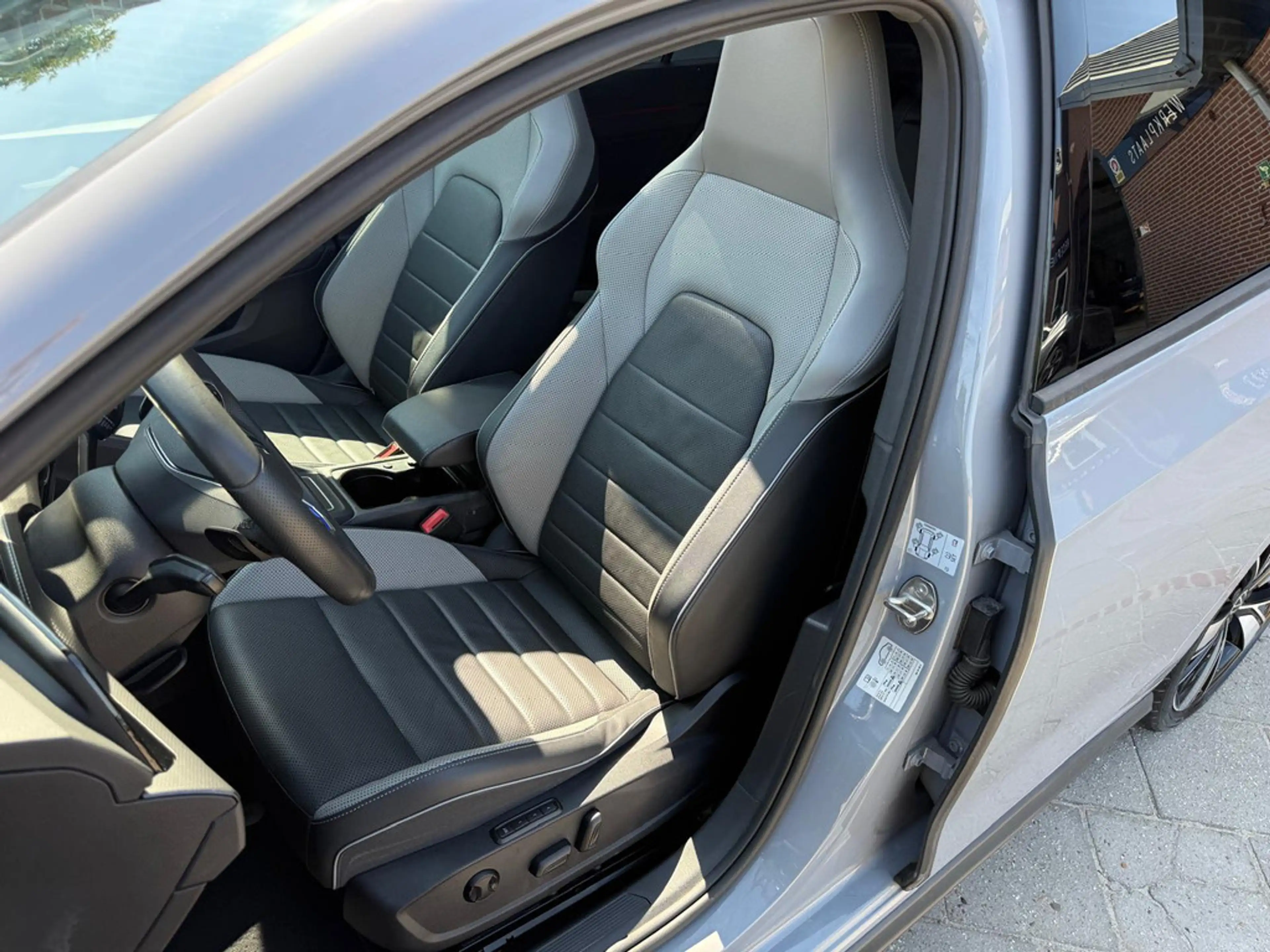 Volkswagen Golf GTE 1.4 eHybrid 245PK Navi | Camera | Panorama | Vienn — photo 23