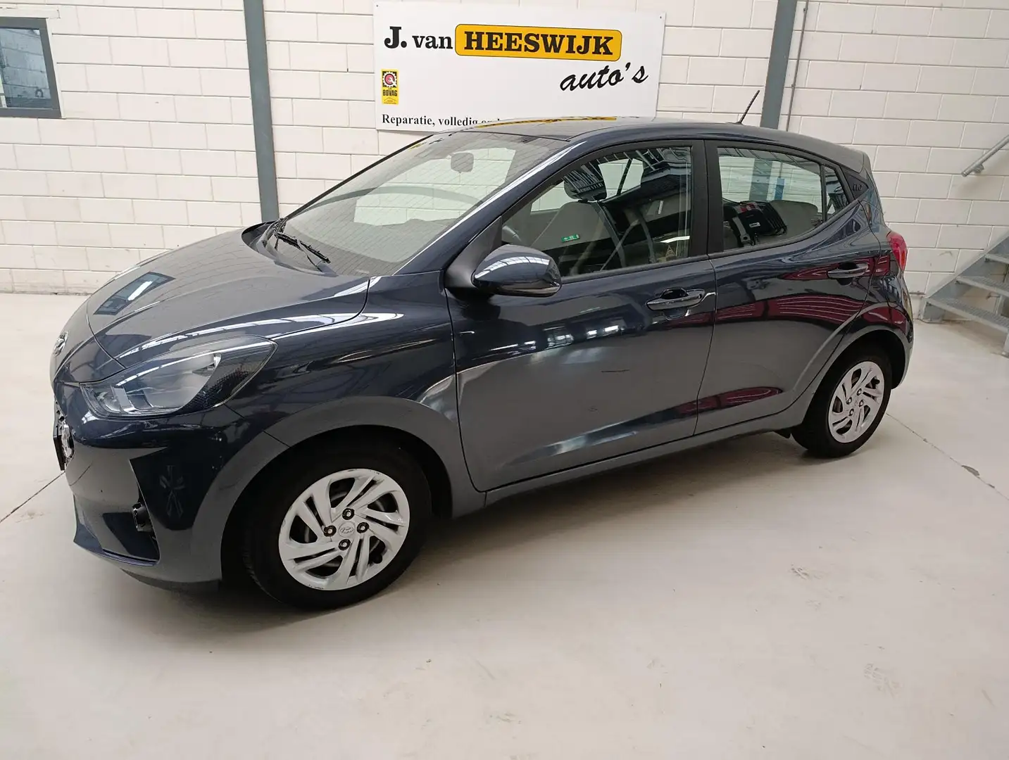 Hyundai i10 1.0 Comfort Gris - 1
