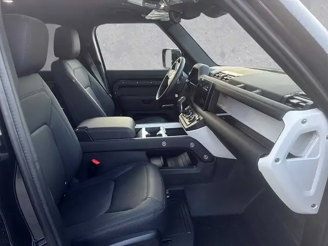 Land Rover Defender view 3
