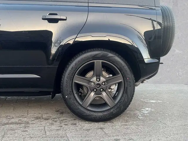 Land Rover Defender view 9
