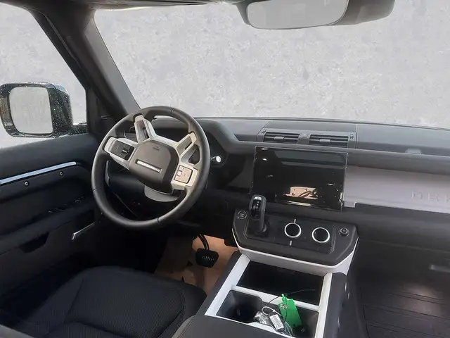 Land Rover Defender view 4