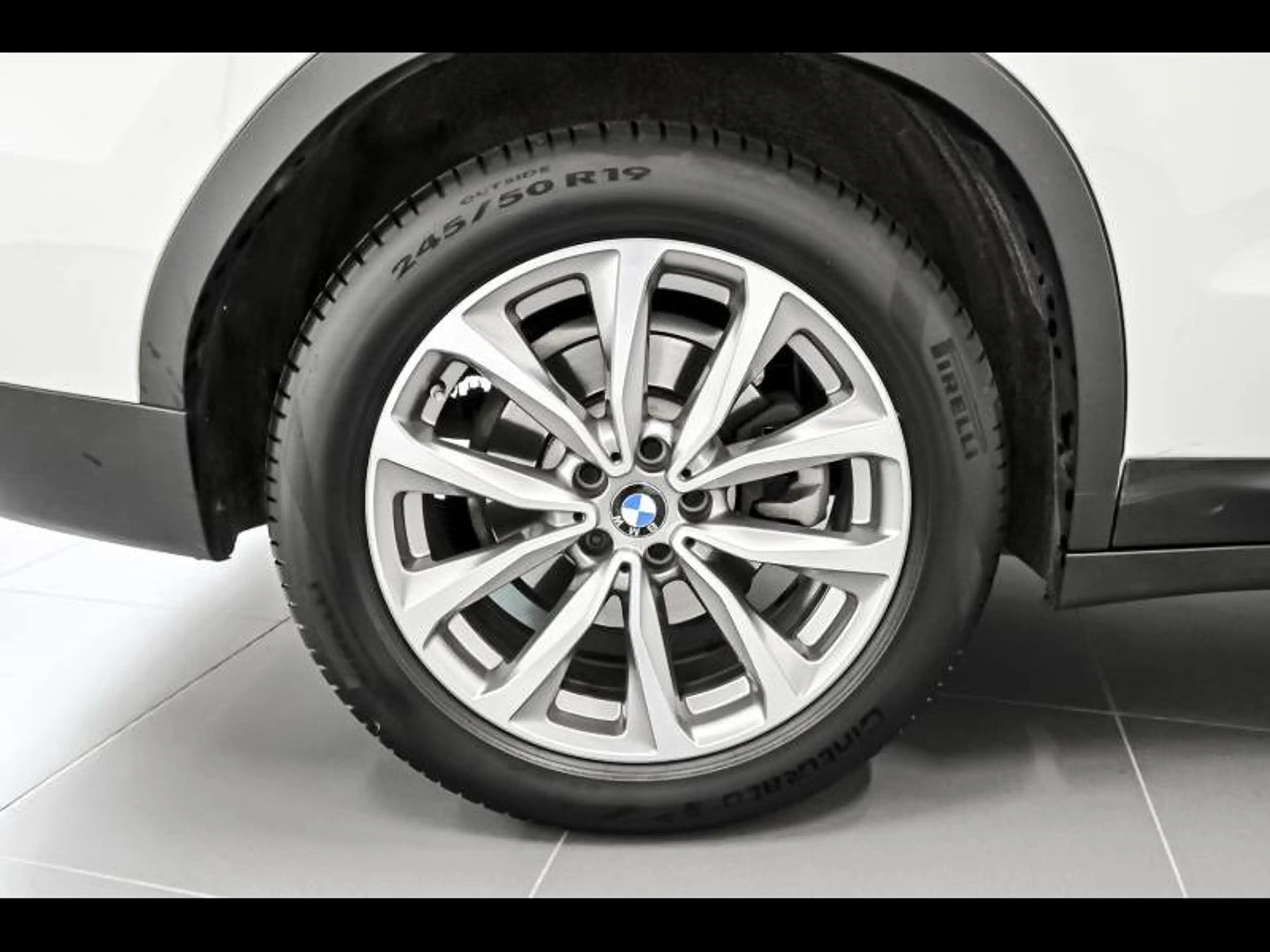 BMW X3 X3 xDrive20i — photo 8
