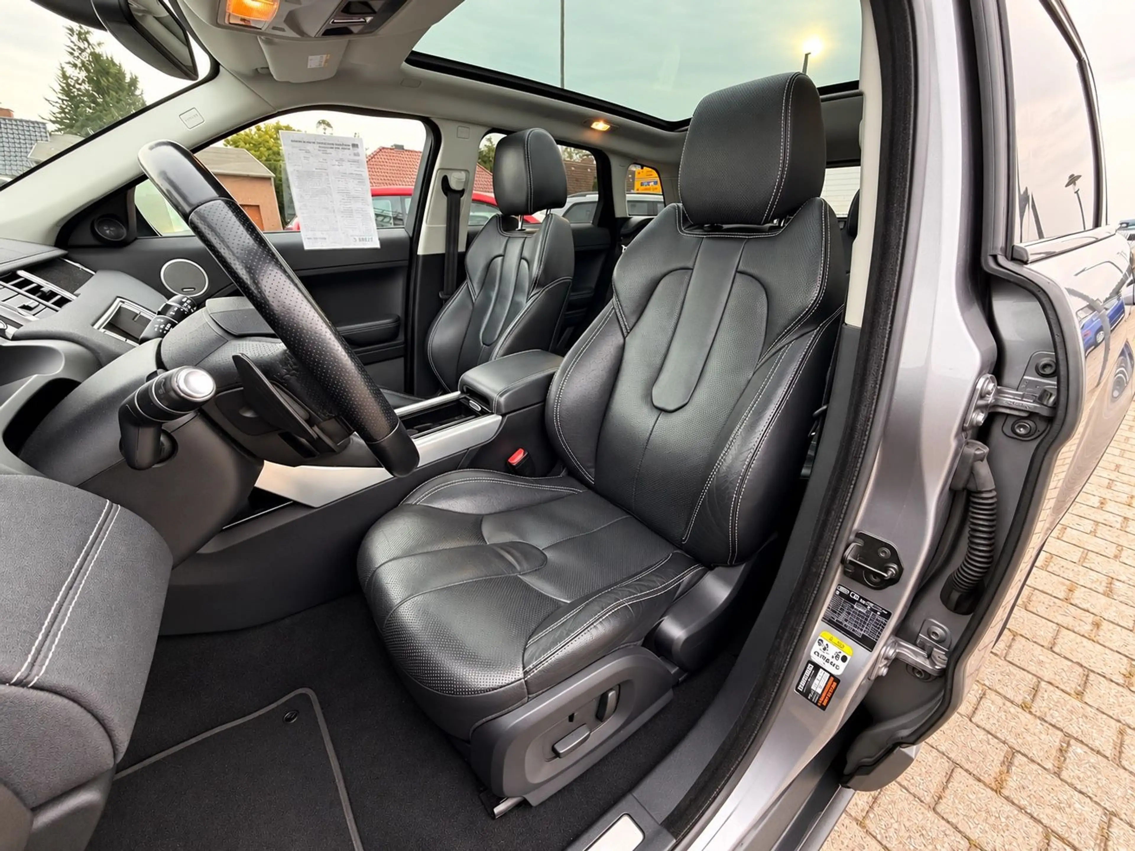 Land Rover Range Rover Evoque Dynamic *LEDER*NAVI*ALLRAD* — photo 9