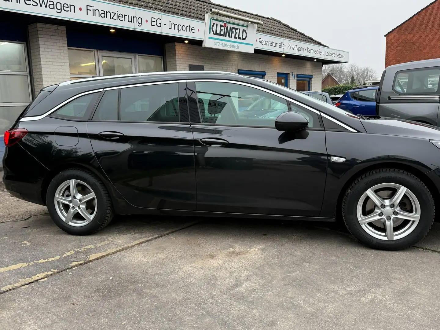 Opel Astra Sports Tourer Sportstourer 1.6Turbo "Innovation... Schwarz - 2