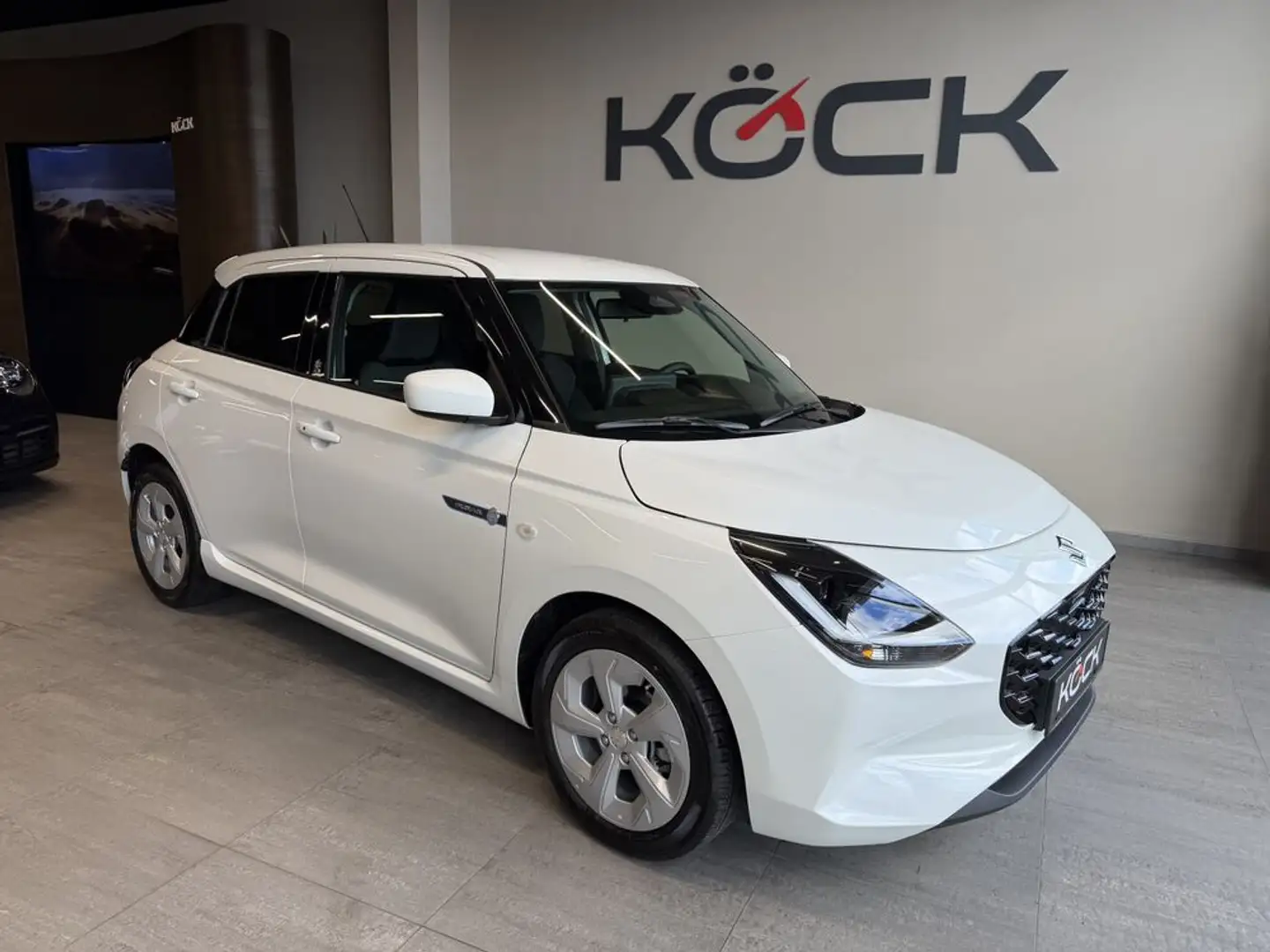 Suzuki Swift 1,2 Hybrid Shine CVT Aut. Weiß - 1