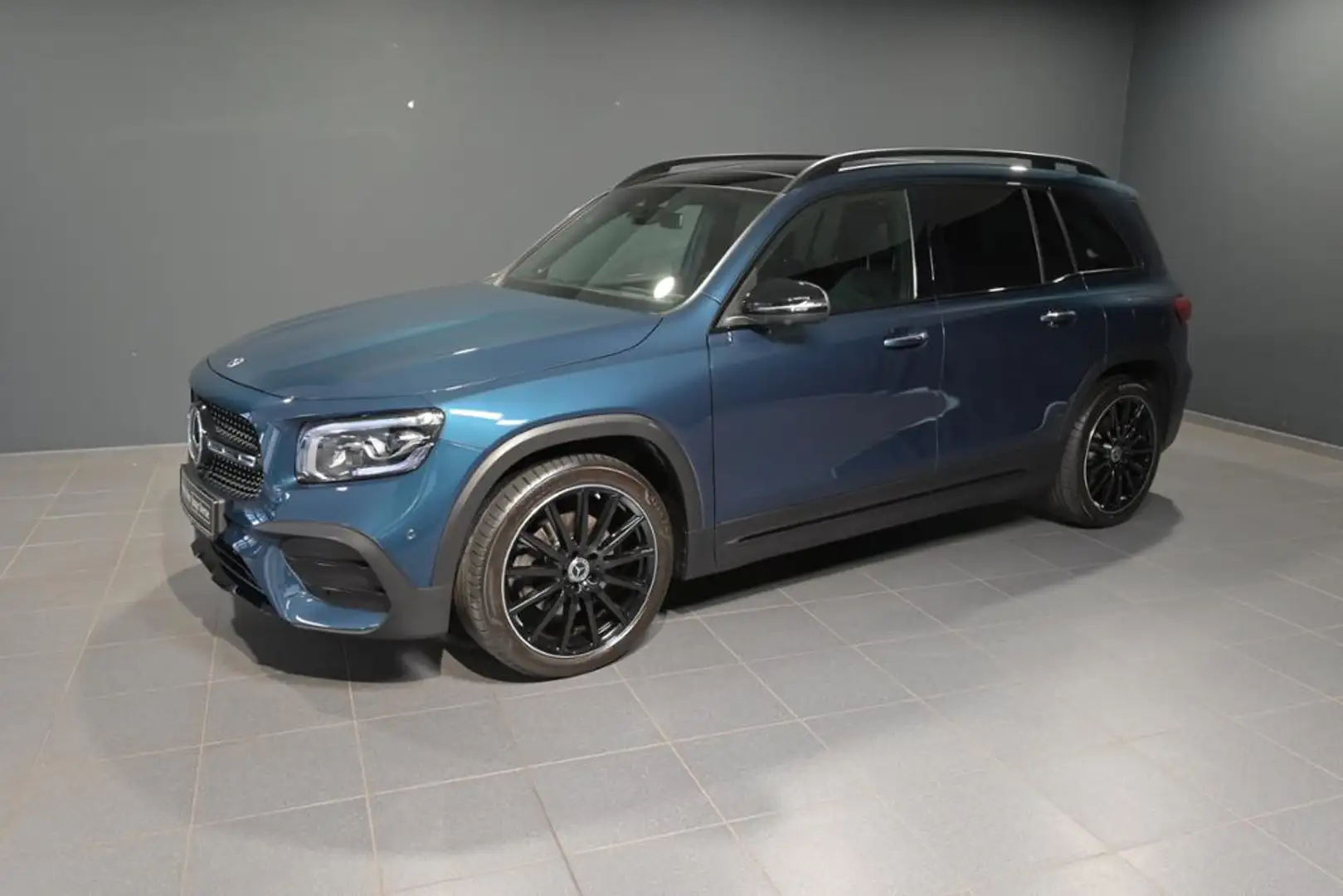 Mercedes-Benz GLB 250 4M AMG/DISTRO/PANO/360/AHK/SHZ/NIGHT Blau - 1
