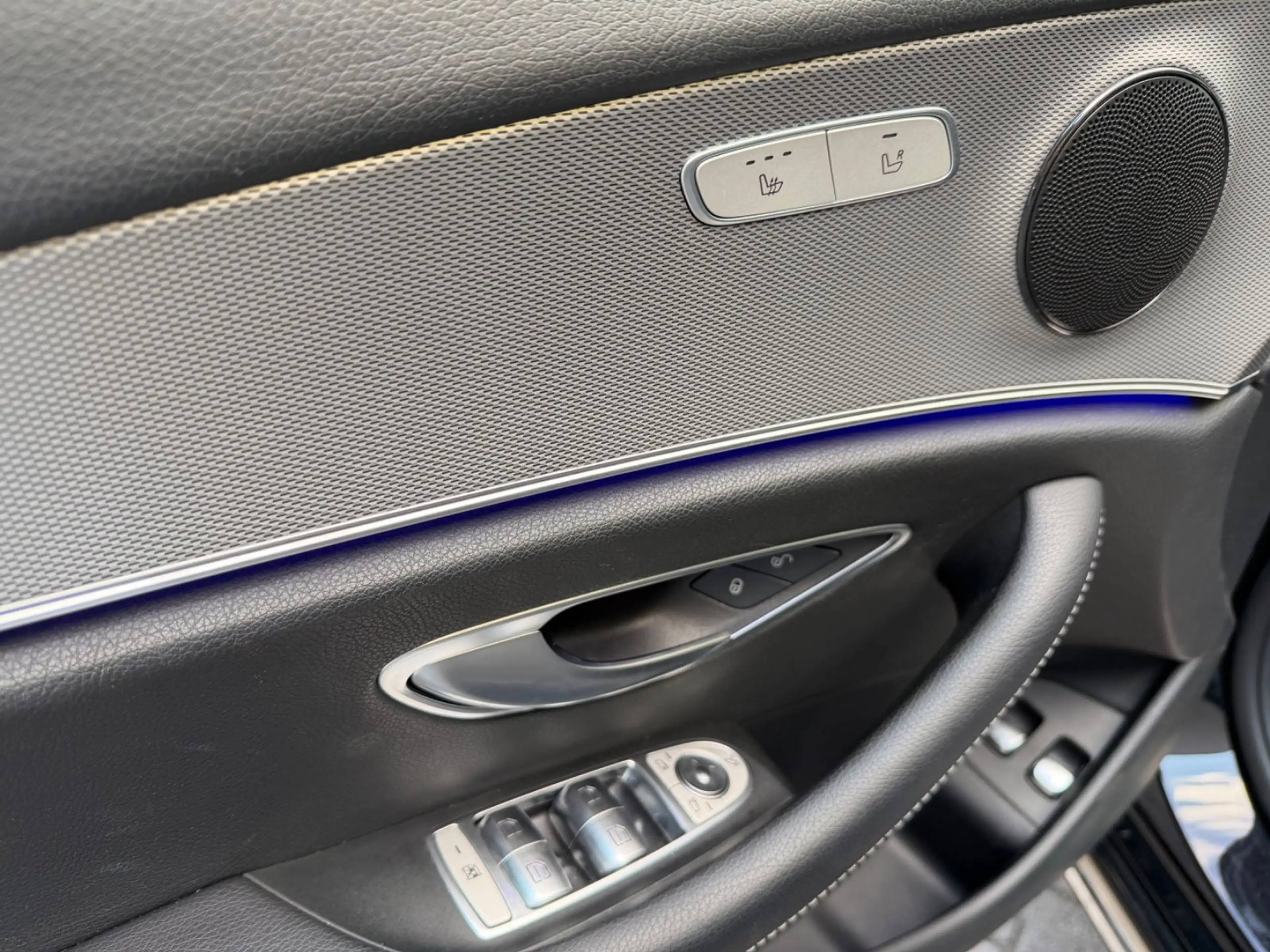 Mercedes-Benz E 220 d/AUTOMATIK/LED/LEDER/SHZ/NAVI/KAMERA — photo 10