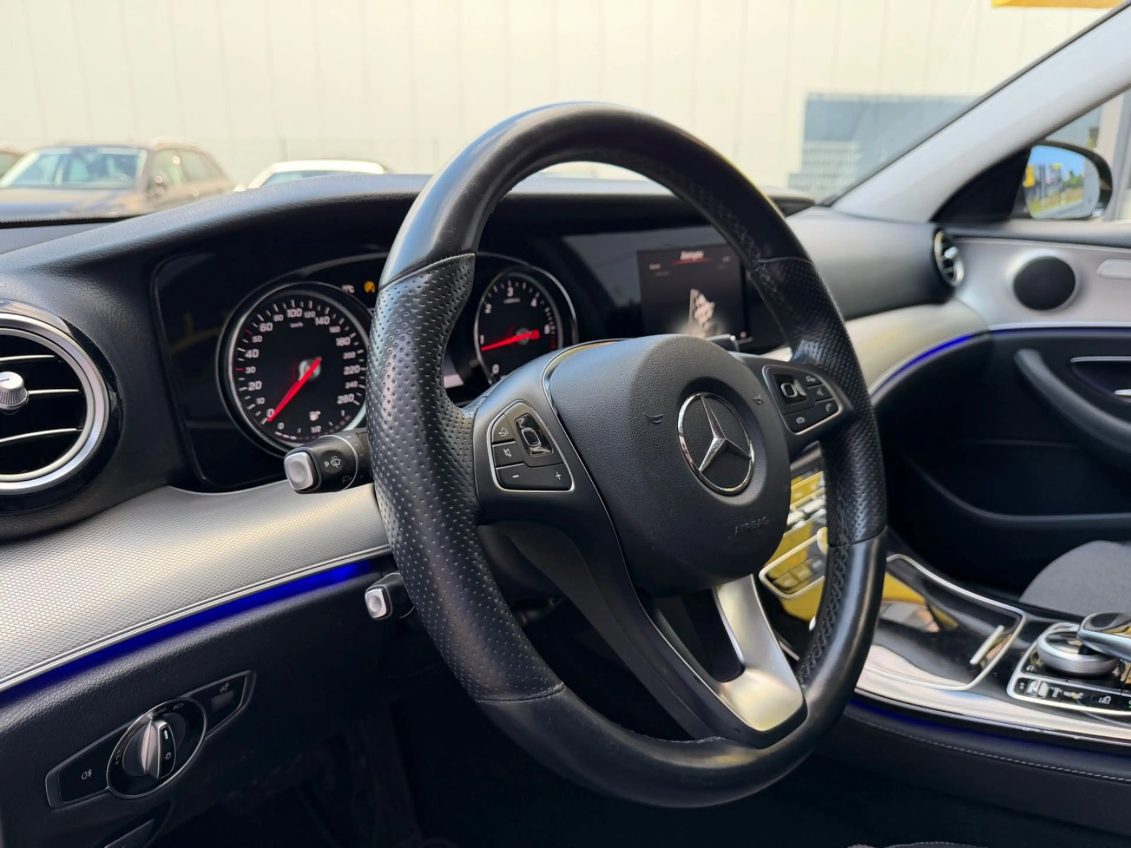 Mercedes-Benz E 220 d/AUTOMATIK/LED/LEDER/SHZ/NAVI/KAMERA — photo 14