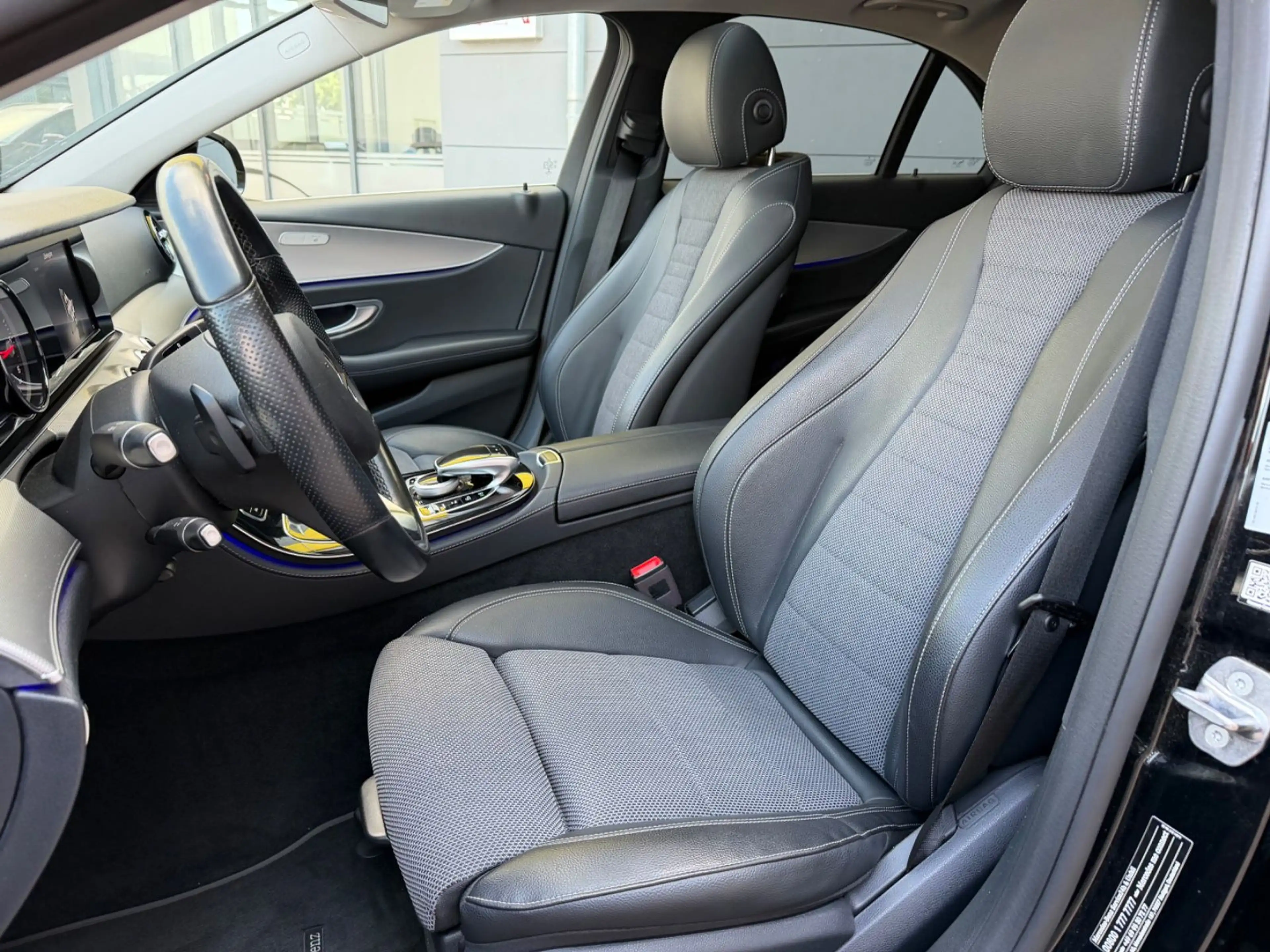 Mercedes-Benz E 220 d/AUTOMATIK/LED/LEDER/SHZ/NAVI/KAMERA — photo 12