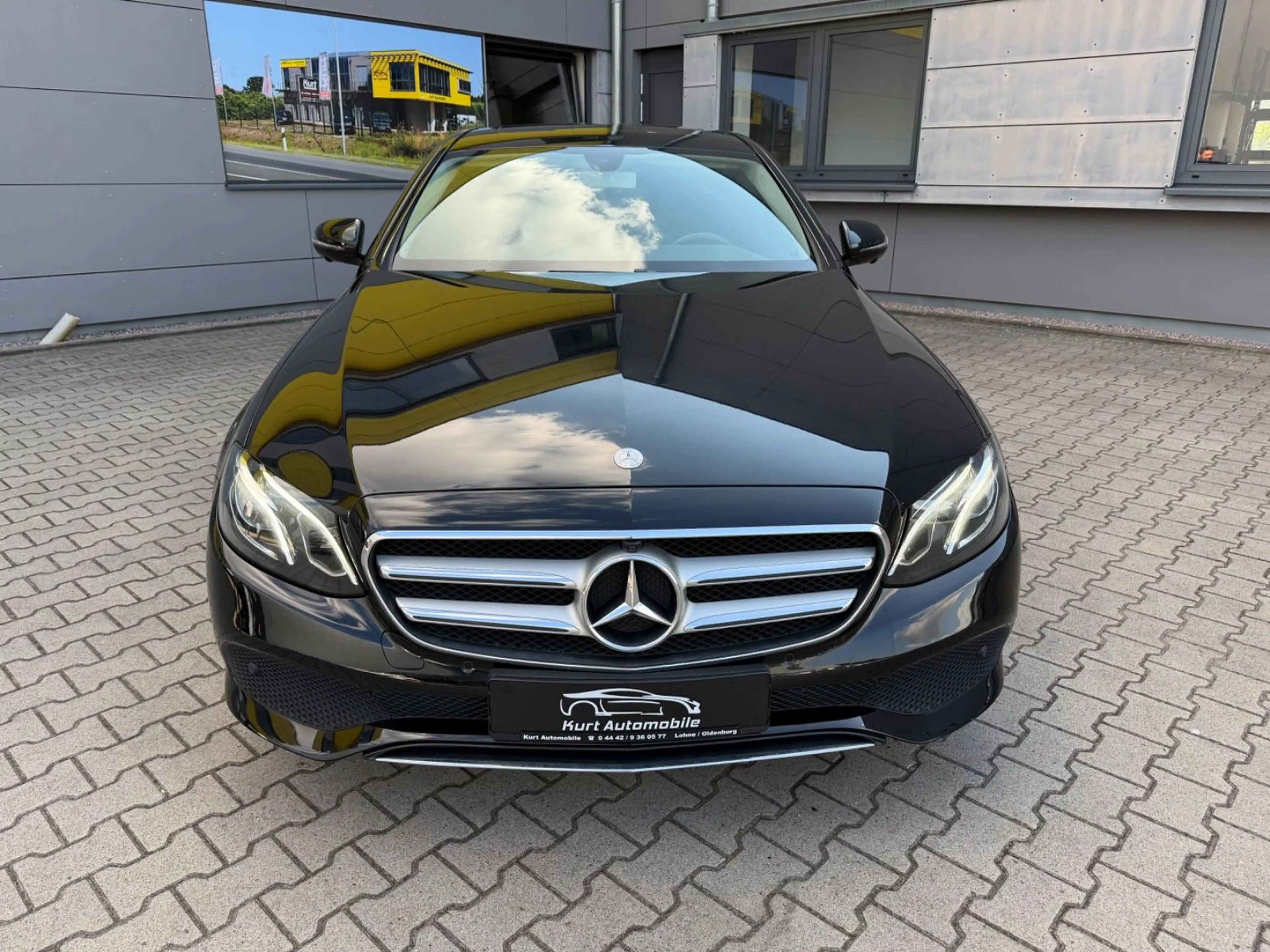 Mercedes-Benz E 220 d/AUTOMATIK/LED/LEDER/SHZ/NAVI/KAMERA — photo 9