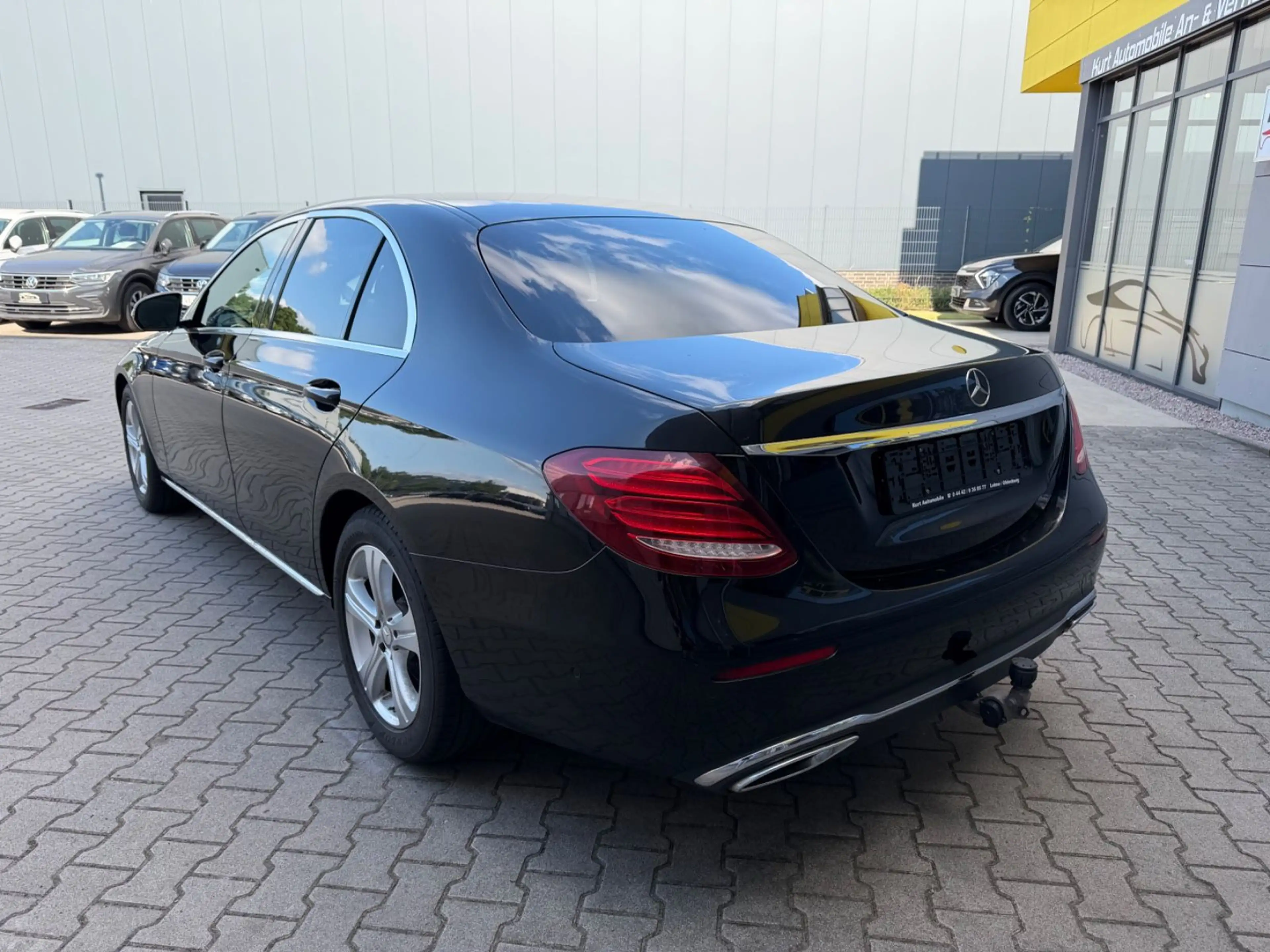 Mercedes-Benz E 220 d/AUTOMATIK/LED/LEDER/SHZ/NAVI/KAMERA — photo 4