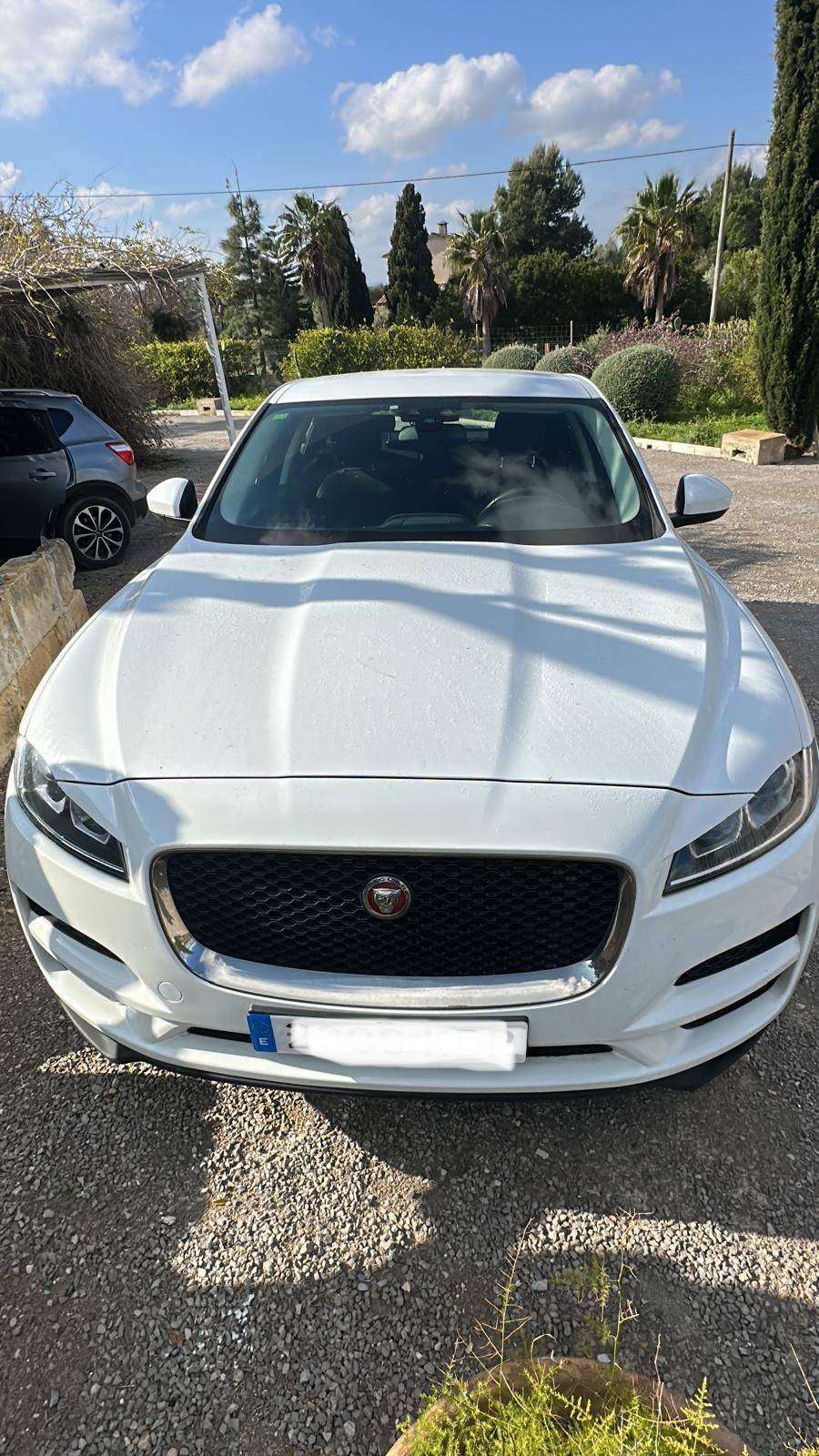 Jaguar F-Pace F-Pace 2.0i4D Portfolio Aut. AWD 180 Portfolio - foto 1