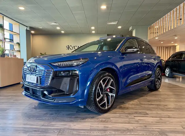 Audi SQ6 e-tron quattro Edition One Blue