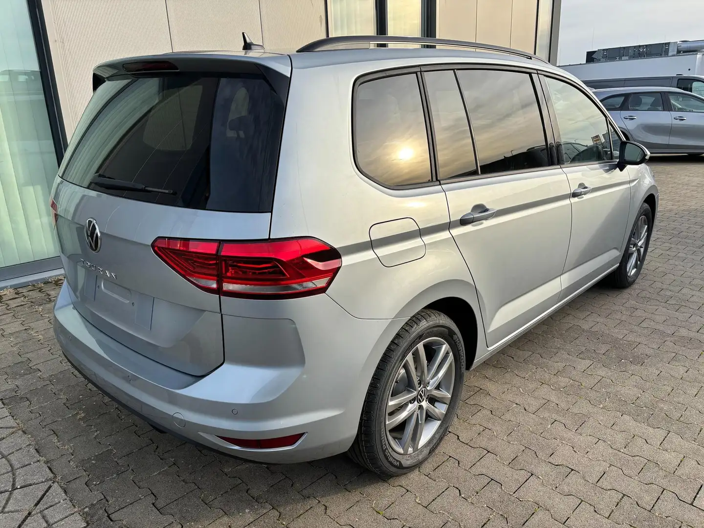 Volkswagen Touran Limited 1.5 TSI 150 PS, 17" Alu, SILBER-Metalli... Silber - 1