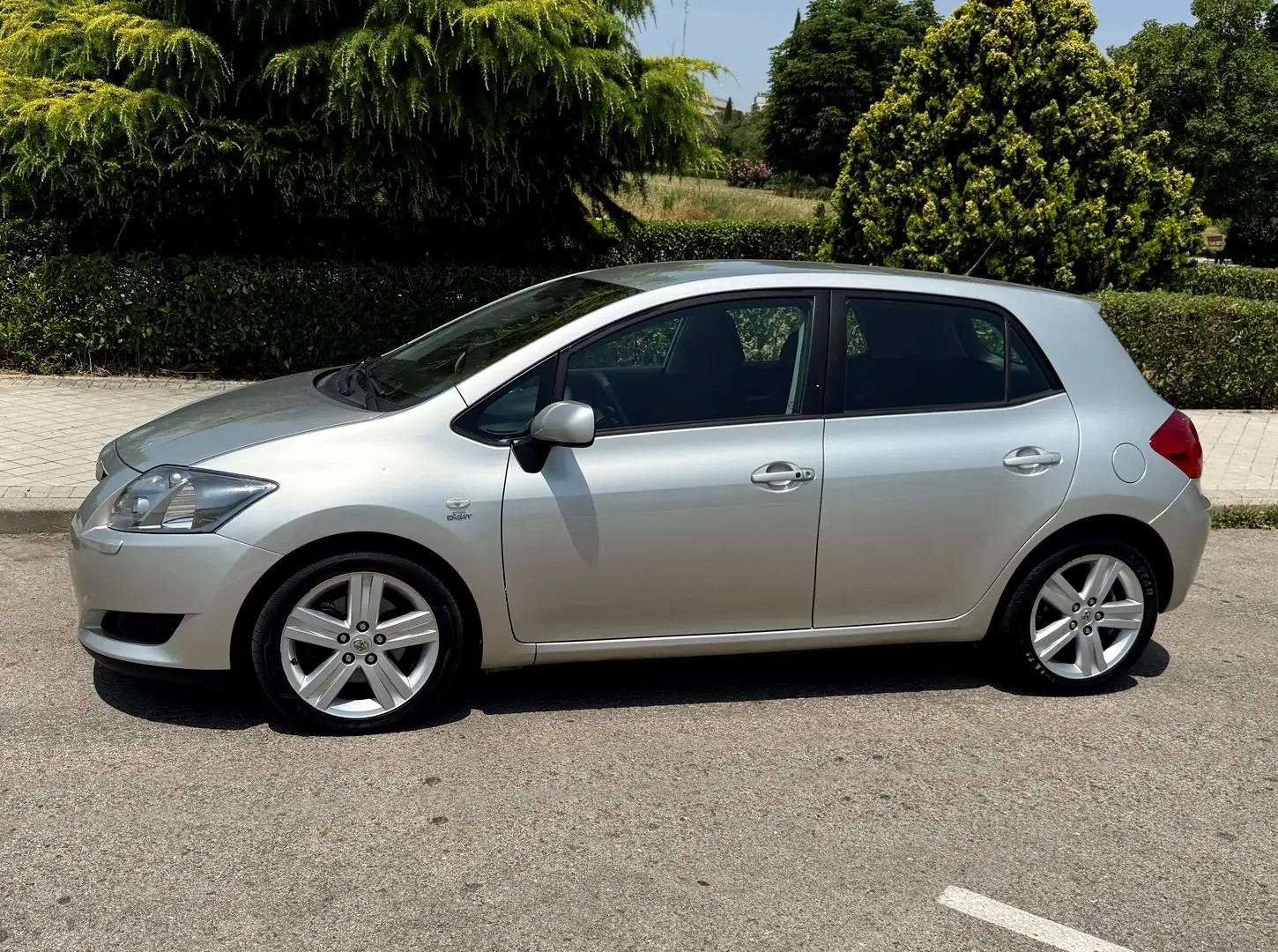 Toyota Auris Auris 2.2D-4D Sport 177 Sport Plateado - 2