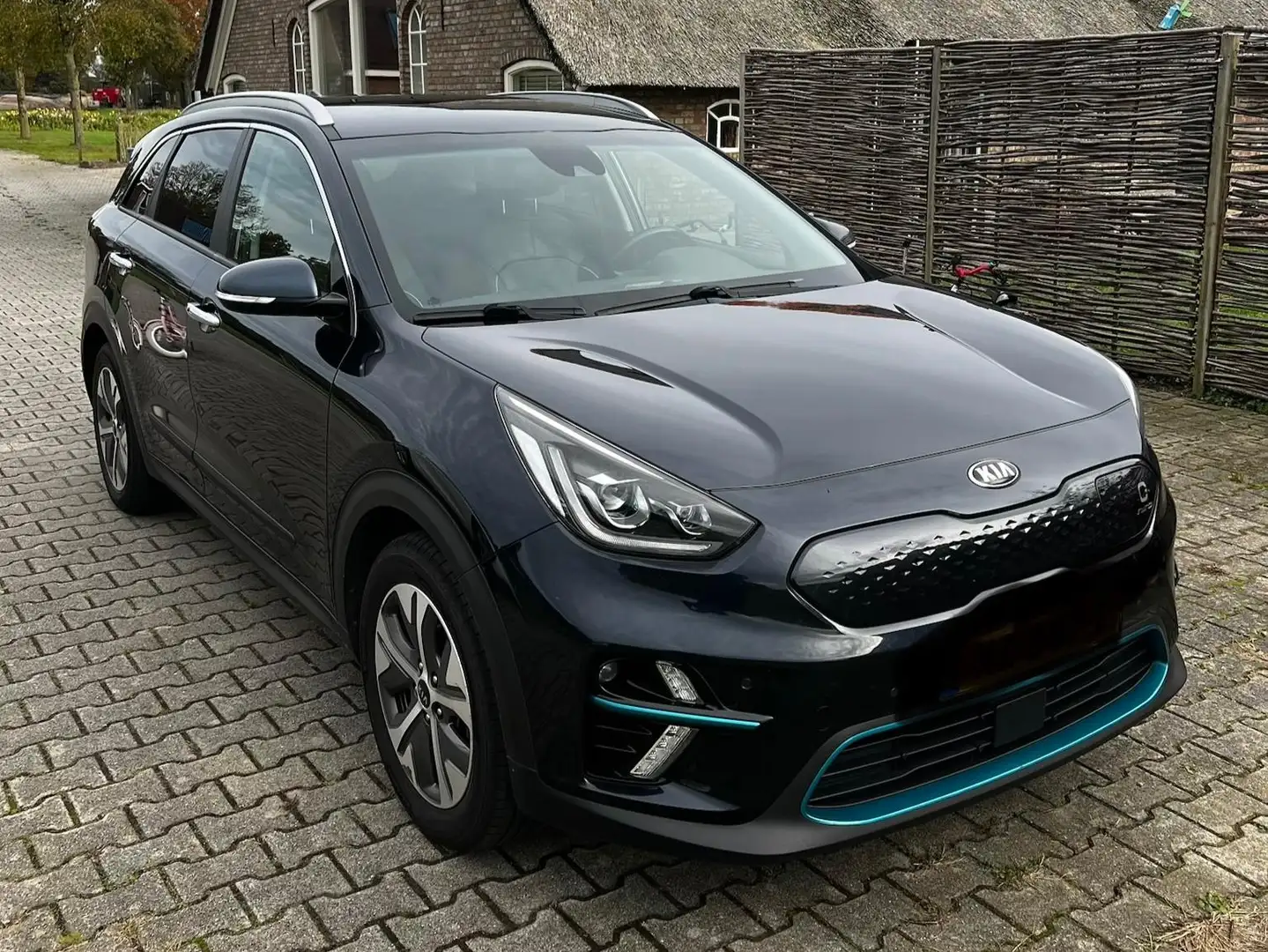 Kia Niro Niro ExecutiveLine 64 kWh Blauw - 1