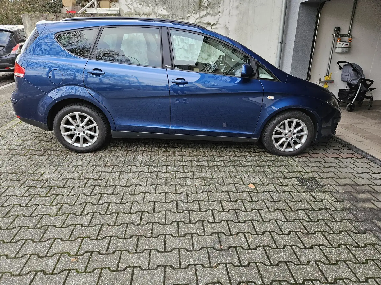 SEAT Altea XL 2.0 TDI DPF 4You Blau - 1