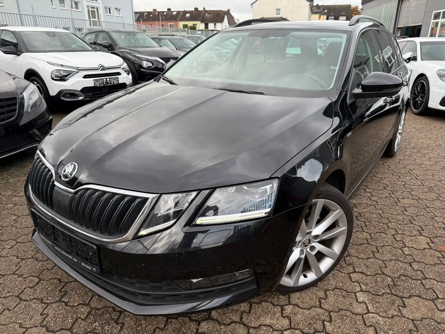 Skoda Octavia Combi Clever Automatik Noir - 2