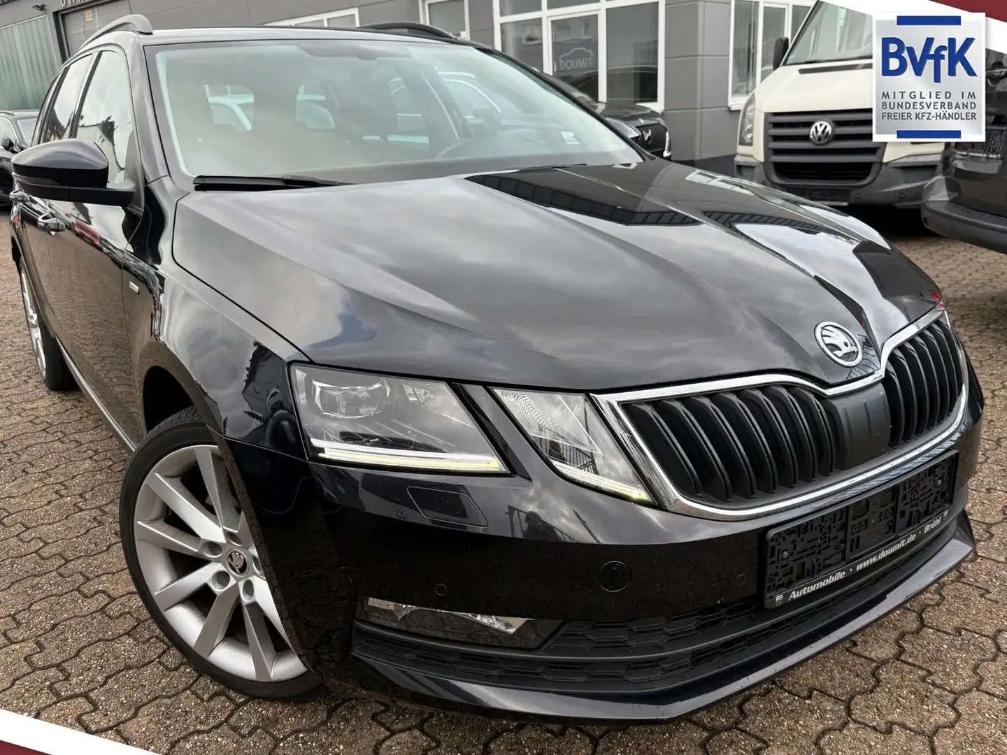 Skoda Octavia Combi Clever Automatik Noir - 1