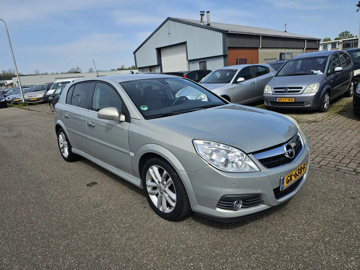 Opel Signum 1.9 CDTi Executive Airco Bj:2009 Gris - 2