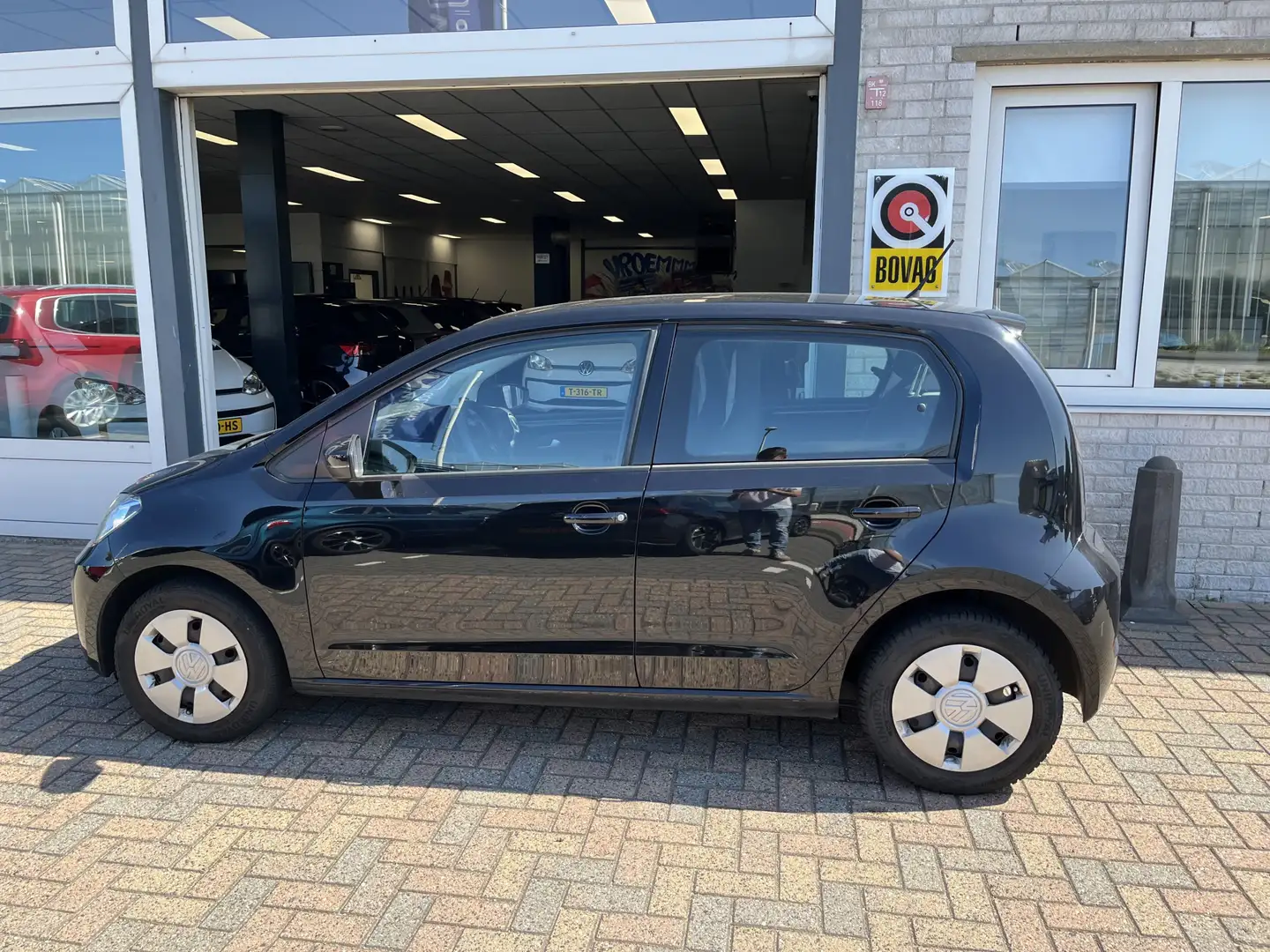 Volkswagen up! 1.0 BMT move up! / 5 DEURS/ AIRCO/ BLUETOOTH/ AUTO Zwart - 2