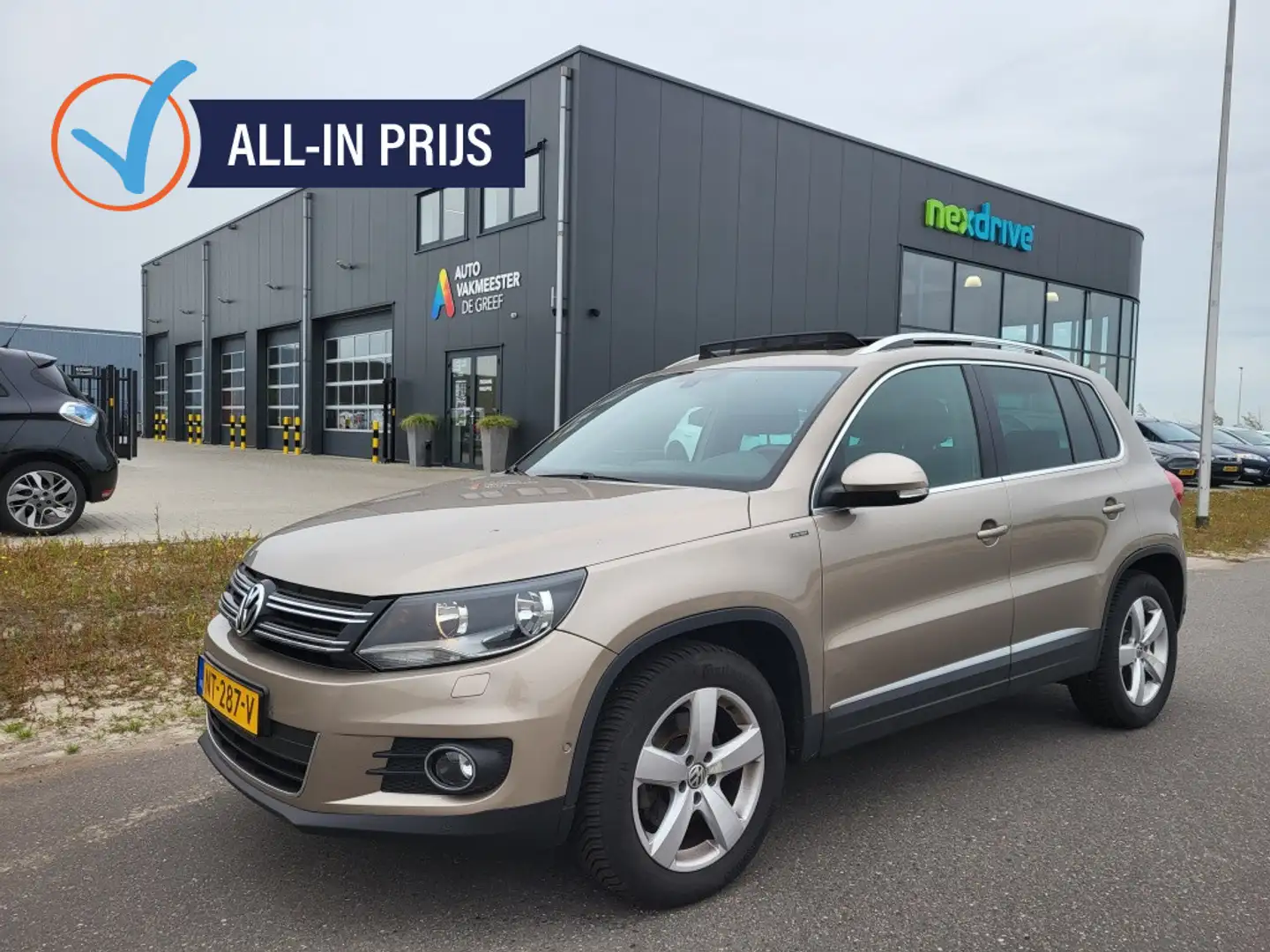 Volkswagen Tiguan 1.4 TSI 150 PK Automaat Panoramadak Winterpack Brun - 1