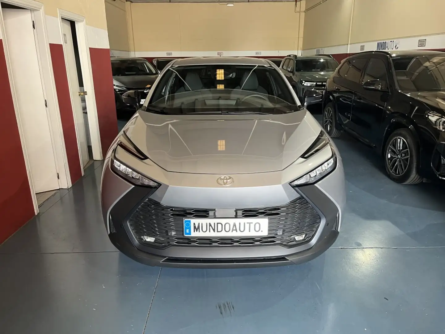 Toyota C-HR 140H Advance Grau - 2