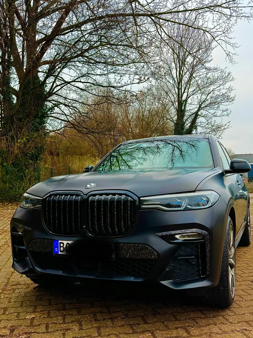 BMW X7 M M50d Schwarz - 1