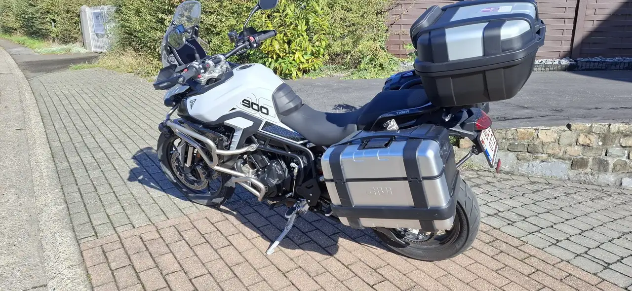Triumph Tiger 900
