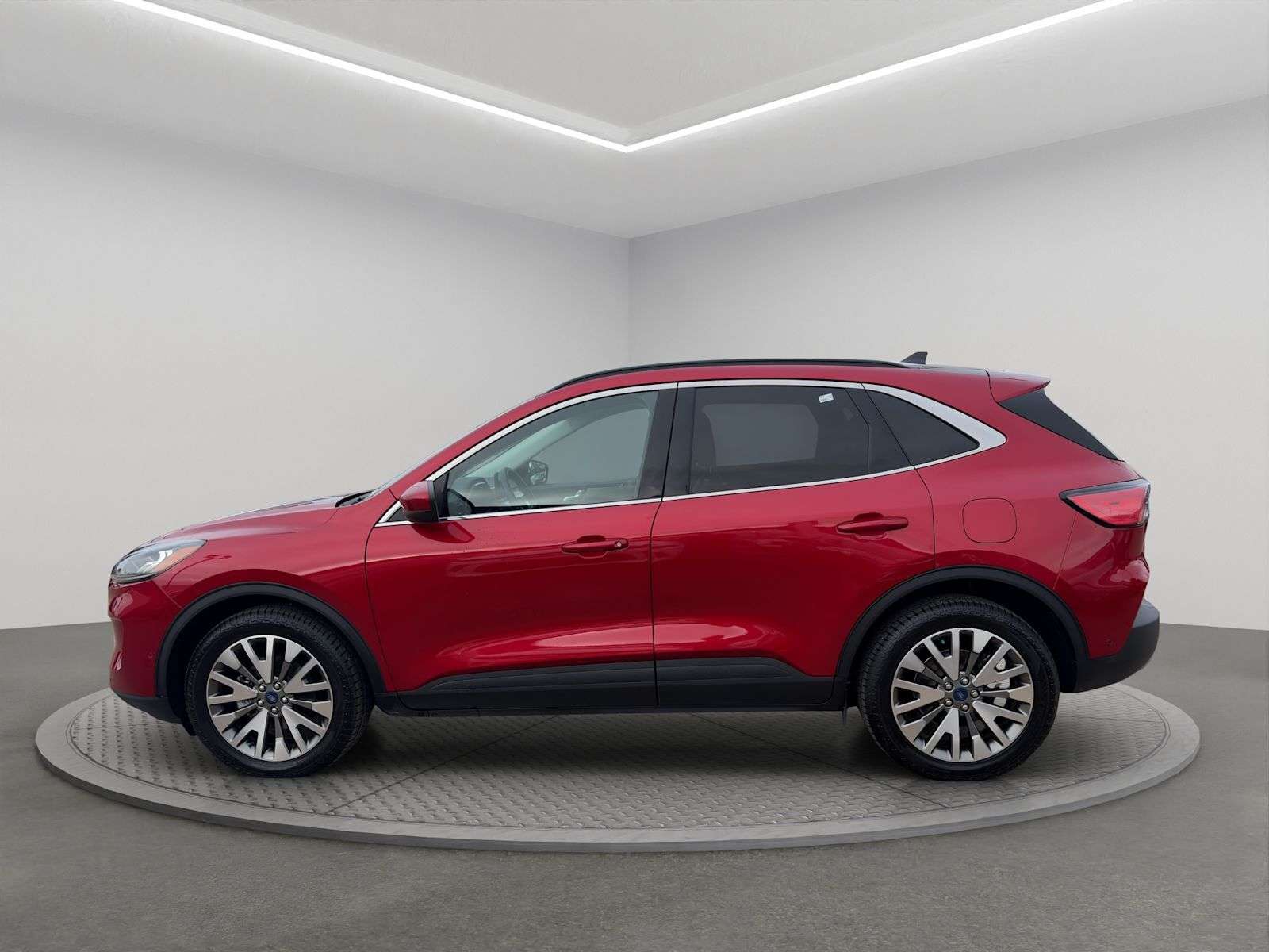 2021 Ford Escape Titanium Hybrid AWD — снимка 1